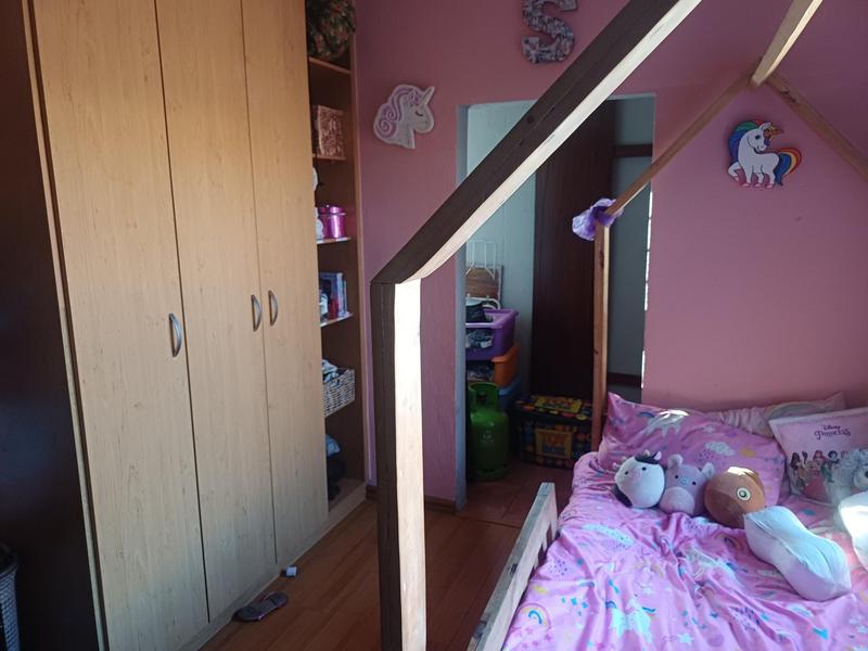 To Let 4 Bedroom Property for Rent in Morgenster Western Cape